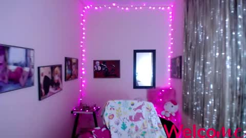 Leandra online show from February 10, 2025, 6:24 pm