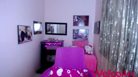 Leandra online show from March 6, 2025, 6:26 pm