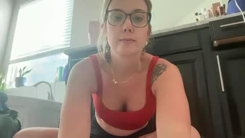 Snapshot of leanneluxecouple chatting on September 21, 2025, 1:46 pm leanneluxecouple online show from September 21, 2025, 1:46 pm