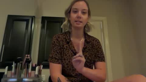 leanneluxecouple online show from December 5, 2025, 11:30 am