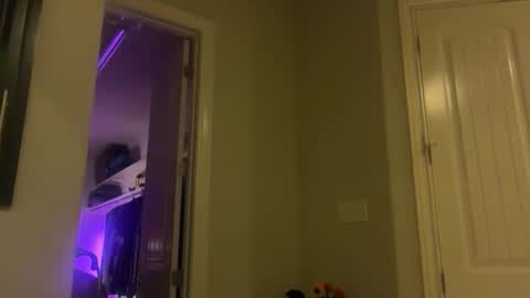 leanneluxecouple online show from February 17, 2026, 11:40 am