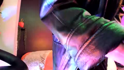 leatherdude69 online show from February 11, 2025, 2:14 am