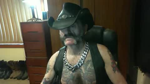 leathergreaser online show from September 25, 2025, 8:01 pm