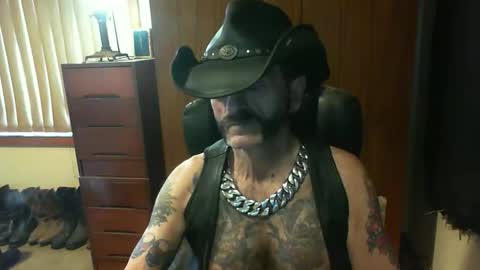 leathergreaser online show from October 20, 2025, 8:42 pm
