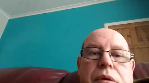 Snapshot of leatherpants68 chatting on April 27, 2026, 3:32 pm leatherpants68 online show from April 27, 2026, 3:32 pm
