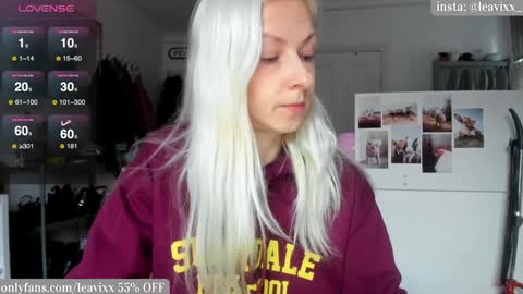 LeaVixx online show from December 3, 2024, 3:11 pm