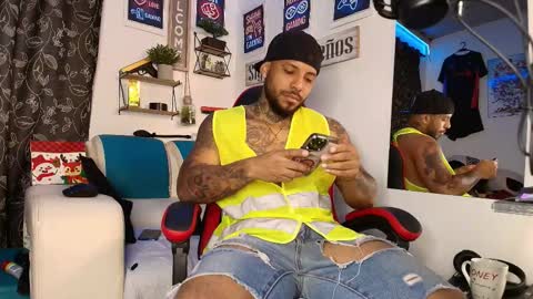 leenar_key online show from October 27, 2025, 3:38 pm