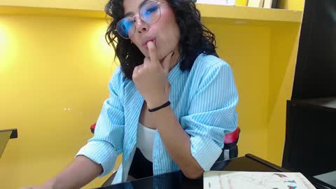 Snapshot of leethompson_ chatting on December 19, 2024, 9:17 pm Leet  online show from December 19, 2024, 9:17 pm