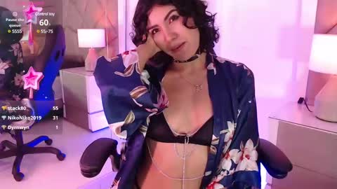 Snapshot of leethompson_ chatting on February 19, 2025, 3:27 pm Leet  online show from February 19, 2025, 3:27 pm