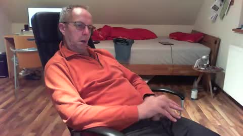 Snapshot of lefti27 chatting on December 29, 2024, 3:57 pm Dave online show from December 29, 2024, 3:57 pm