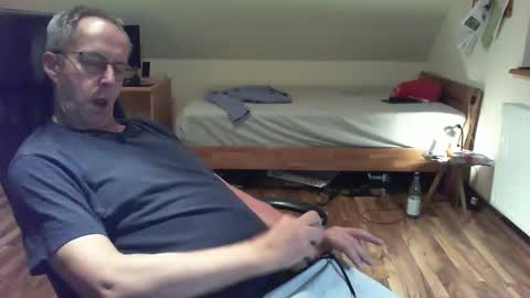 Snapshot of lefti27 chatting on January 4, 2025, 1:42 am Dave online show from January 4, 2025, 1:42 am