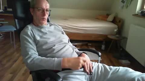 Snapshot of lefti27 chatting on March 2, 2025, 2:00 pm Dave online show from March 2, 2025, 2:00 pm