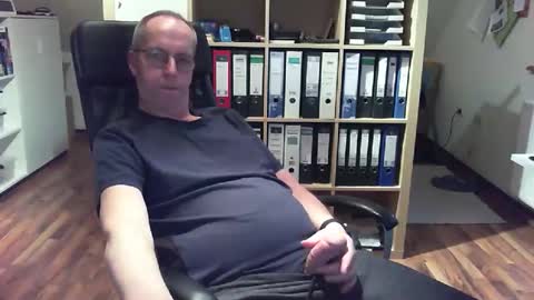 Snapshot of lefti27 chatting on February 10, 2026, 3:27 pm Dave online show from February 10, 2026, 3:27 pm