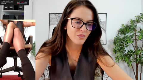 Elle  online show from January 28, 2025, 10:45 am