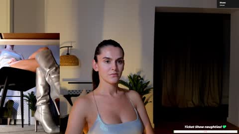 Elle  online show from October 25, 2025, 3:40 pm