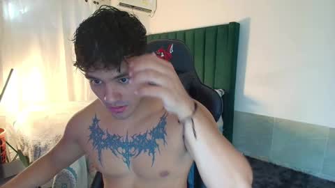  Lei  online show from November 26, 2025, 8:10 pm