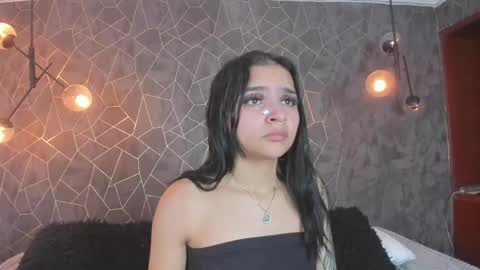Snapshot of leigh_angels chatting on May 20, 2026, 9:43 pm LEIGH ANGELS online show from May 20, 2026, 9:43 pm