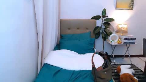 Snapshot of leighcortesi chatting on June 8, 2026, 11:38 pm Cailey online show from June 8, 2026, 11:38 pm