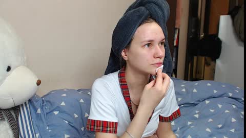 leila_bambi_ online show from December 9, 2024, 12:30 pm