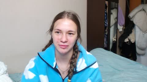 leila_bambi_ online show from February 5, 2025, 3:20 pm