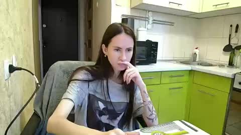Leila online show from September 9, 2025, 5:18 am