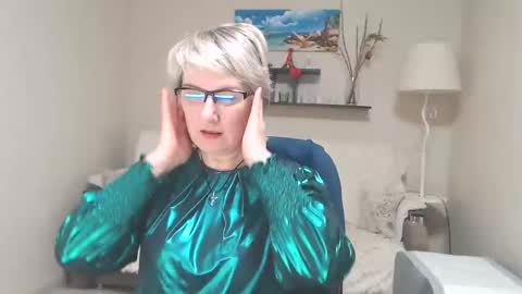 Leila Kinky online show from February 19, 2025, 4:12 am