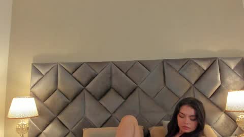 Leizathompson online show from September 15, 2025, 8:31 pm