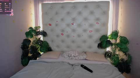 Lela online show from March 9, 2025, 6:43 pm