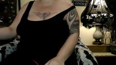 Snapshot of leluluvsyou chatting on March 5, 2025, 7:27 am Lelu Fallas online show from March 5, 2025, 7:27 am