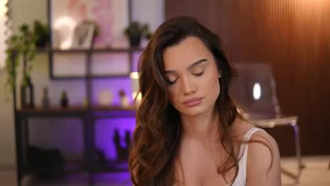Lena Laurent online show from May 26, 2026, 9:16 am