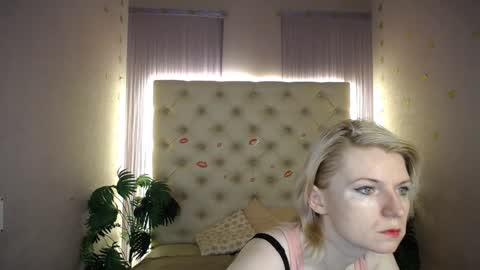 Snapshot of lena_paulles chatting on December 30, 2024, 3:58 am Lena online show from December 30, 2024, 3:58 am