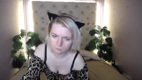 Snapshot of lena_paulles chatting on January 16, 2025, 8:43 am Lena online show from January 16, 2025, 8:43 am