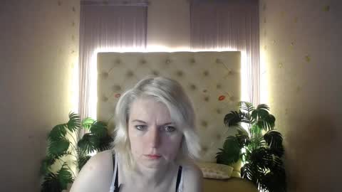 Snapshot of lena_paulles chatting on January 31, 2025, 4:03 am Lena online show from January 31, 2025, 4:03 am