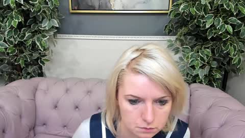 Snapshot of lena_paulles chatting on February 9, 2025, 4:04 am Lena online show from February 9, 2025, 4:04 am
