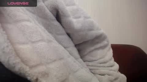 lenagolden online show from January 31, 2025, 2:58 am