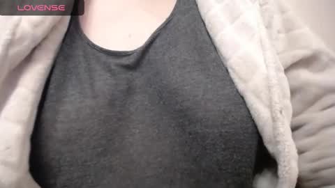 lenagolden online show from February 12, 2025, 1:09 am