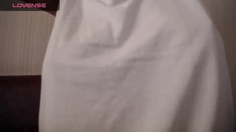 lenagolden online show from October 7, 2025, 9:50 am