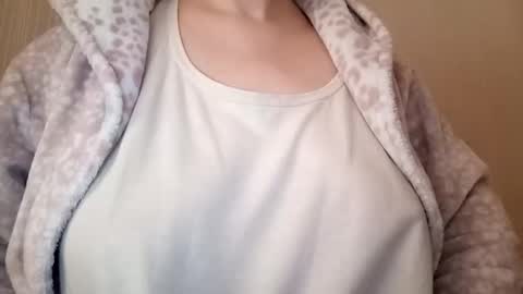 lenagolden online show from February 5, 2026, 10:09 am