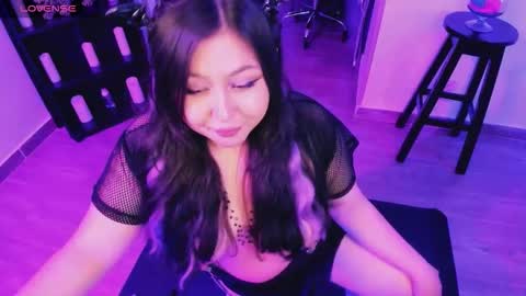 Lenna Kang online show from March 25, 2026, 8:48 pm