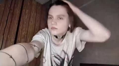 Snapshot of lenitajanos chatting on December 4, 2025, 7:06 am Aino online show from December 4, 2025, 7:06 am