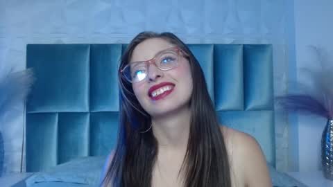 Lenna  online show from May 11, 2026, 3:07 pm