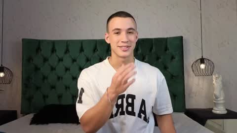 Snapshot of leo_delvey chatting on December 10, 2024, 1:22 am leo online show from December 10, 2024, 1:22 am