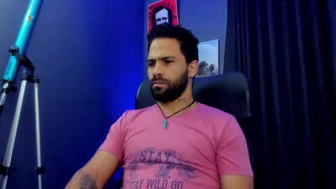 Leo  Diaz online show from February 5, 2025, 2:29 am