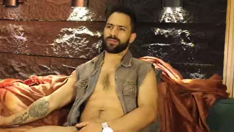 Leo  Diaz online show from October 13, 2025, 11:38 pm