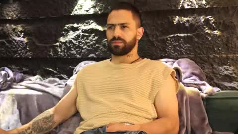 Leo  Diaz online show from December 3, 2025, 1:13 am