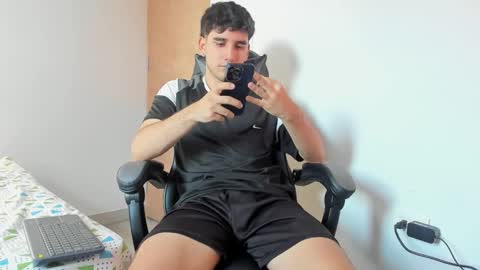 Leo Jones online show from January 20, 2025, 10:04 pm