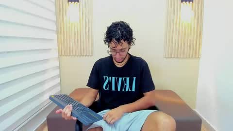 Snapshot of leo_sanz6 chatting on May 21, 2026, 12:12 pm LEO online show from May 21, 2026, 12:12 pm