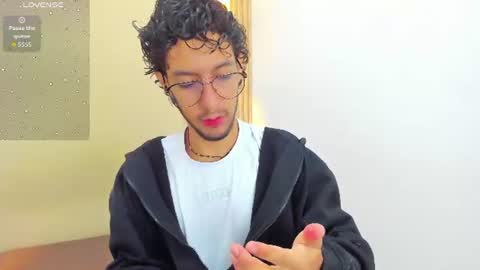 Snapshot of leo_sanz6 chatting on June 10, 2026, 12:15 pm LEO online show from June 10, 2026, 12:15 pm