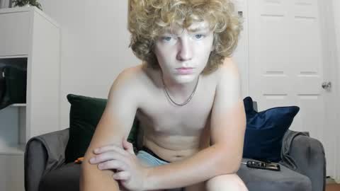 leo_wildd online show from September 22, 2025, 7:10 am