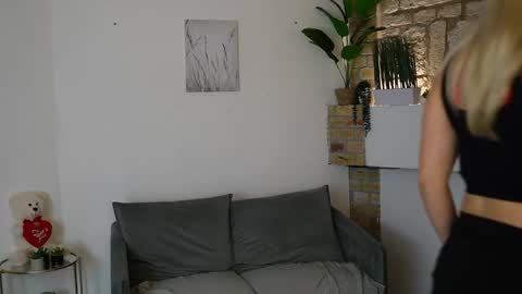 leokitty  online show from February 10, 2026, 1:59 pm